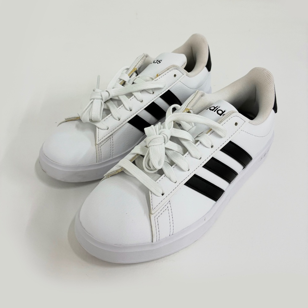 adidas Women’s Grand Court 2.0 Sneaker – White/Black – Size 6.5